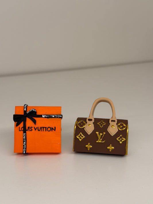 LV car marron